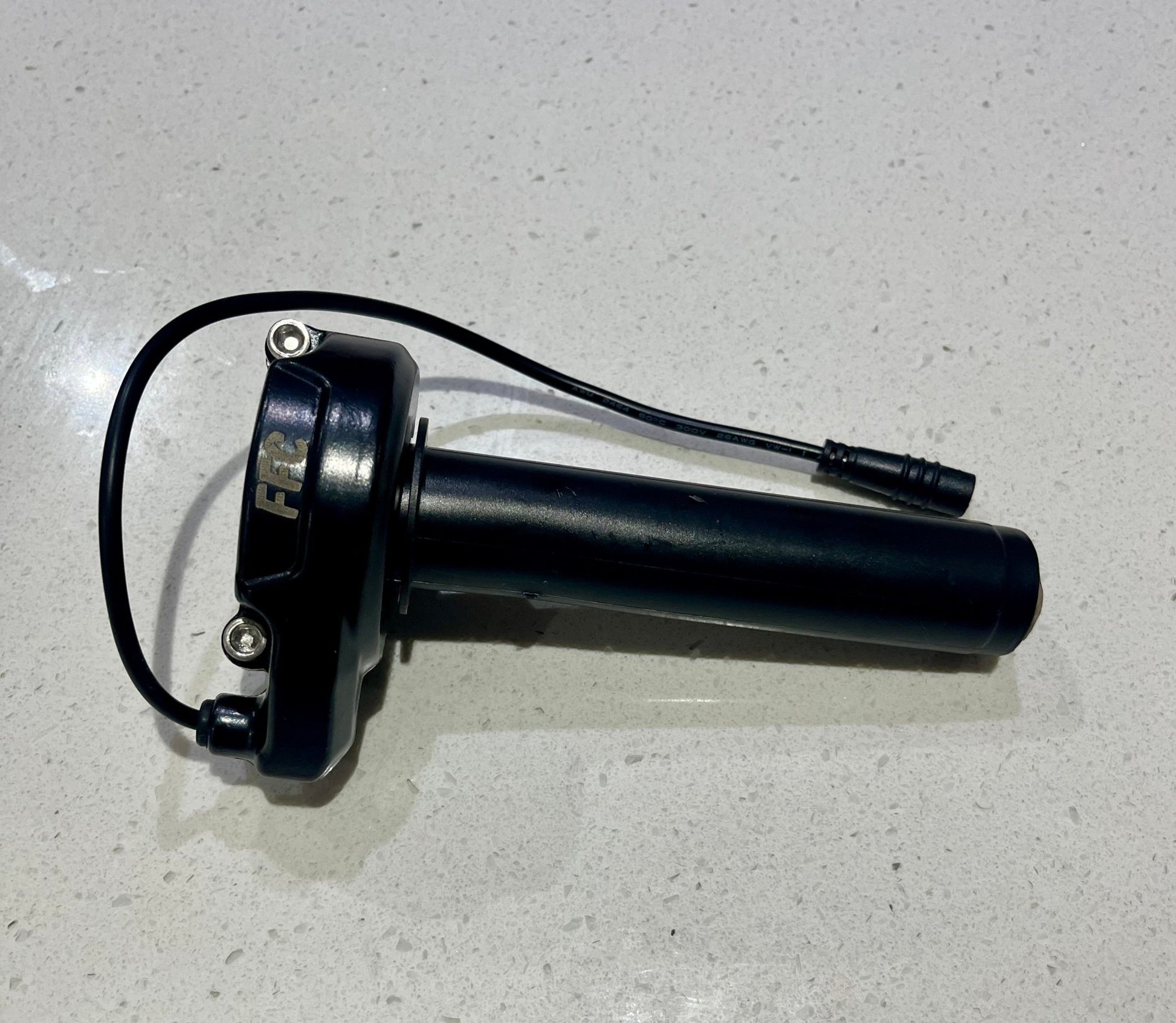 Black Plug and play Surron throttle 3pin. - ff customz